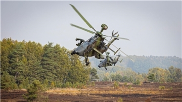 Kampfhubschrauber vom Typ „Eurocopter Tiger“ bei einer Ausbildungs- und Lehrübung in Niedersachsen.