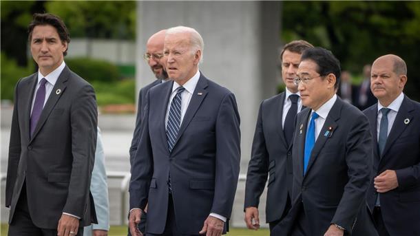 Kanadas Premier Justin Trudeau EU-Ratspräsident Charles Michel, US-Präsident Joe Biden, Frankreichs Präsident Emmanuel Macron, Japans Premier Fumio Kishida und Bundeskanzler Olaf Scholz (v.l.n.r.).