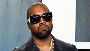 Kanye West droht eine millionenschwere Klage.