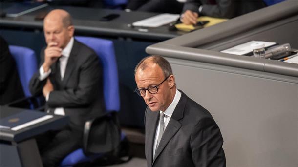 Kanzler Olaf Scholz (links) und Friedrich Merz haben sich mit zwei Ministerpräsidenten zum Migratonsgipfel getroffen.