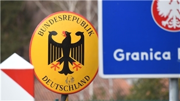 Kanzler Olaf Scholz (SPD) stellt mögliche zusätzliche Maßnahmen an der Grenze zu Polen in Aussicht.