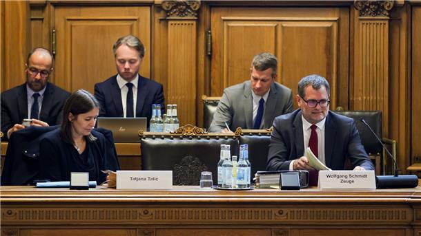 Kanzleramtsminister Wolfgang Schmidt (vorne rechts) ist als Zeuge vor den „Cum-Ex“- Untersuchungsausschuss der Hamburgischen Bürgerschaft geladen worden.