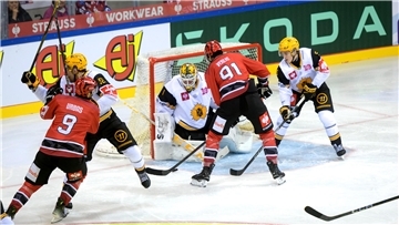 Kapitän Jan Urbas und Miha Verlic wollen am Dienstag in Skelleftea den Sprung ins Viertelfinale der Champions League schaffen.
