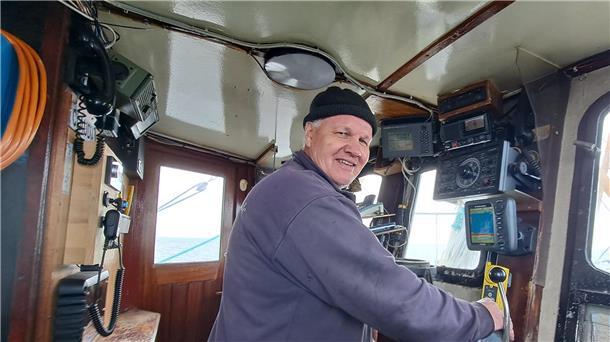 Kutter „Claudia“: Die besten Fotos von der Fangfahrt für den Krabbentag Kapitän Olaf Schmidt fängt seit 45 Jahren Krabben. Mit Kutter Claudia zeigt er nun Gästen die Nordsee.