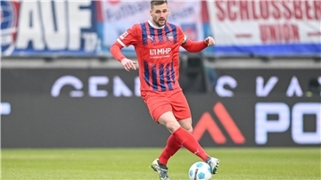 Kapitän Patrick Mainka will mit dem 1. FC Heidenheim das Achtelfinale in der Conference League erreichen.
