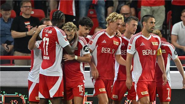 Kapitän Rani Khedira (r) kritisiert den Zeitpunkt des Gosens-Transfers.