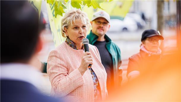 Karin Logemann (SPD) ist die agrarpolitische Sprecherin der SPD-Fraktion im Landtag. In dieser Funktion ging sie Anfang November ans Mikrofon, als Weidetierhalter während der konstituierenden Sitzung des Landtags gegen die aktuelle Landwirtschaftspolitik protestierten.