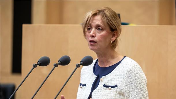 Karin Prien ist als Ministerin auch für Kinder und Jugendliche zuständig.