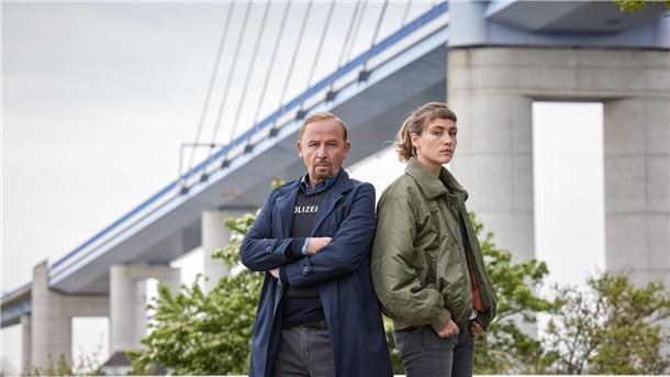 Karl Hidde (Alexander Held) und die neue Kommissarin Jule Zabek (Sophie Pfennigstorf).
