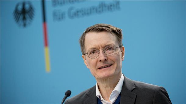 Patientenschützer: „Trauerspiel“ um Corona-Aufarbeitung Karl Lauterbach (SPD) übernahm den Kampf gegen Corona von Amtsvorgänger Jens Spahn (CDU).