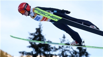 Katharina Schmid auf ihrer Heimschanze.