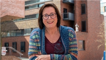 Katharina Theis-Bröhl, Professorin der Hochschule, hat mit Harald Lesch und seiner Frau ein Buch veröffentlicht zum Klimawandel.