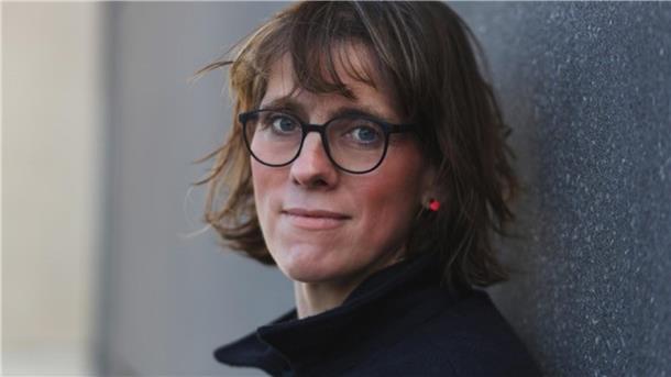 Eine Frau mit Brille