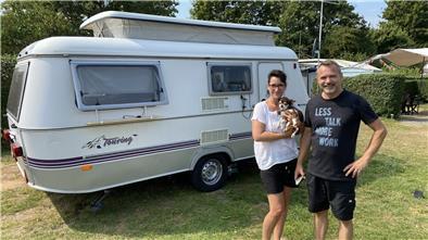 Katja und Bernhard Michaelis aus Verden besuchen den Nordenhamer Campingplatz zum ersten Mal. Die positiven Google-Bewertungen haben überzeugt.