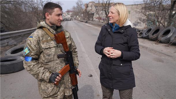 Kriegsreporterin Katrin Eigendorf: „Ich habe mich nicht immer sicher gefühlt“ Katrin Eigendorf ist nicht nur im Nahen Osten im Einsatz. Über Monate war sie auch in den Kriegsgebieten in der Ukraine für ihre Recherchen unterwegs.