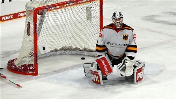 Keeper Dustin Strahlmeier hatte gegen Österreich Pech. 