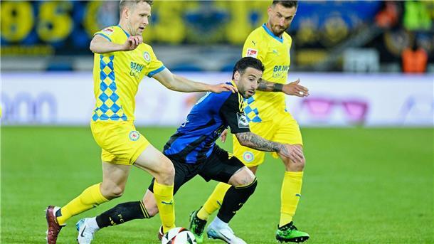 Kehrt nicht nach Braunschweig zurück: Abwehrspieler Paul Jaeckel (l).