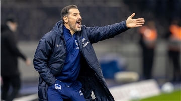 Kein erfreulicher Abend für Hertha-Trainer Cristian Fiel.