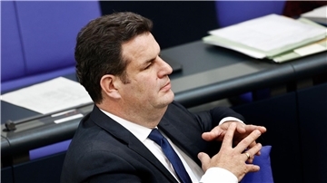 Kein Interessenskonflikt: Das Arbeitsministerium verteidigt die Besetzung eines Top-Postens mit einem Freund von Minister Heil.