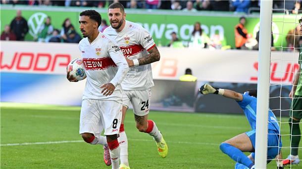 Stuttgart weiter auf Kurs: 3:0 bei desaströsen Wolfsburgern Kein Jubel nach dem Tor aus Respekt vor seinem Ex-Club: Stuttgarts Tiago Tomas (l) nach dem 1:0 gegen den VfL Wolfsburg