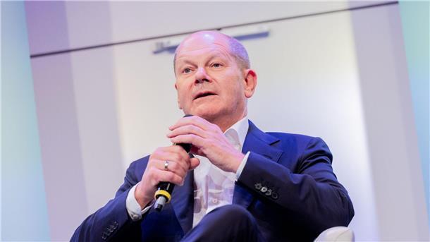 „Keine der Klebe-Aktionen hat irgendjemanden überzeugt“, sagt Olaf Scholz.