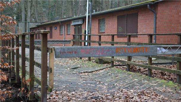 Keiner will die Mehde-Brücke haben. Sie ist marode und offenbar ohne Genehmigung errichtet.