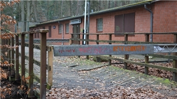 Keiner will die Mehde-Brücke haben. Sie ist marode und offenbar ohne Genehmigung errichtet.