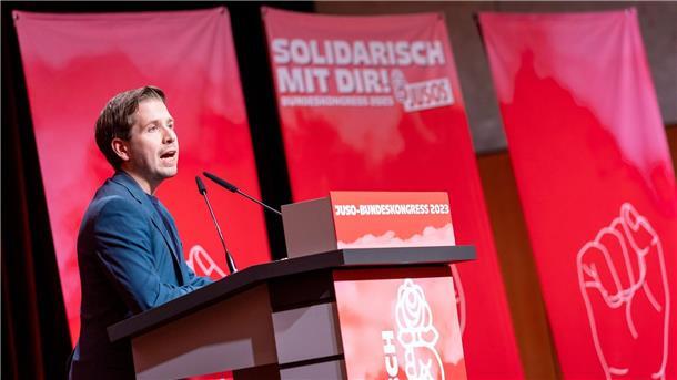 Kühnert über SPD in Regierung: „Sind zu zufrieden geworden“ Kevin Kühnert, Generalsekretär der SPD, spricht beim Bundeskongress der Jungsozialisten.