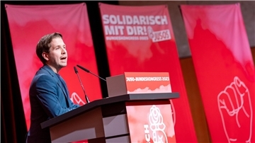 Kevin Kühnert, Generalsekretär der SPD, spricht beim Bundeskongress der Jungsozialisten.
