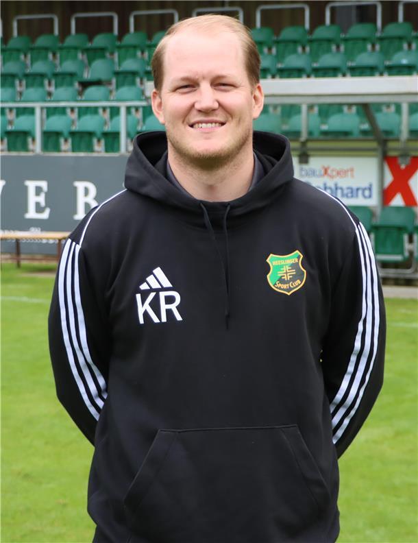 Heeslingen ist der Dino der Oberliga - und wird wieder oben mitspielen Kevin Rehling hat selbst einige Hundert Spiele in der Oberliga absolviert, bringt diese Erfahrung jetzt in seine Arbeit als Teammanager ein.