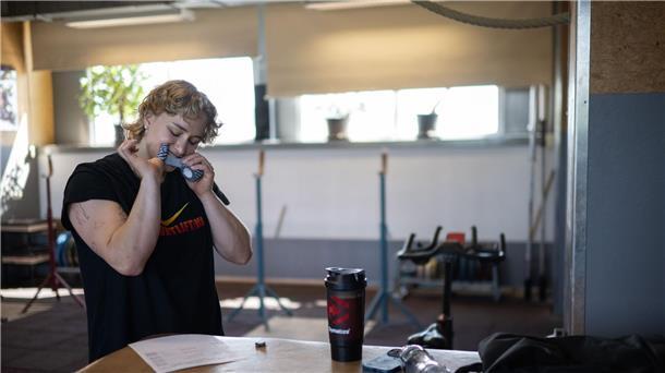 Von der Piste zur Hantel: Deutsches Gewichtheben im Aufbruch Kiara Klug trainiert am Stützpunkt in Berlin.