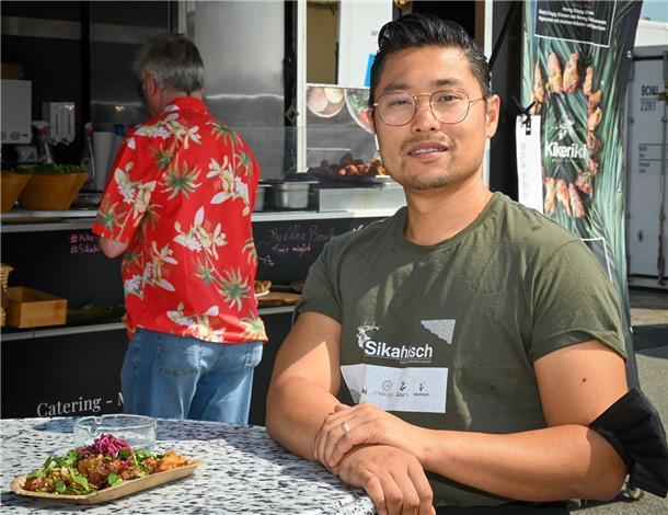 So lecker ist Streetfood bei den Maritimen Tagen „Kikeriki“ heißt Kei Wongs Stand – perfekt für die Hähnchengerichte.