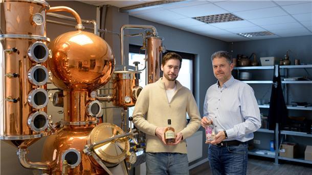 Kilian und Jörg Eilers sind mit ihrer Destille in den Fischereihafen gezogen.