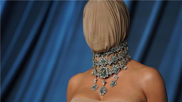 Bilder des Tages Kim Kardashian erscheint mit verhülltem Kopf bei Academy-Gala.