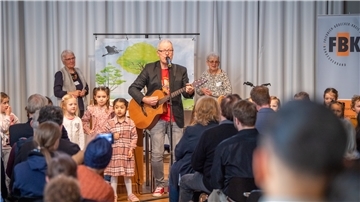 Kinder singen bei Friedrich-Bödecker-Kreis