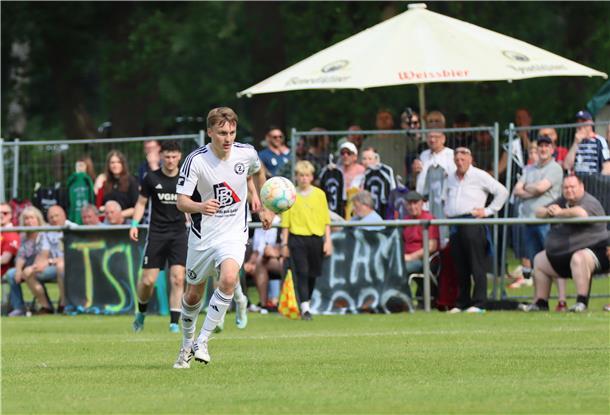 Elfer-Krimi in Lauenbrück: Zeven zieht ins Pokal-Achtelfinale ein Kjell Hinrichs erzielte das wichtige 1:1 für den TuS Zeven.