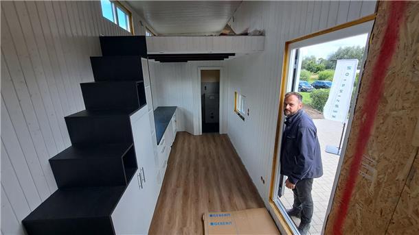 Wer möchte ein Tiny House besichtigen? Tag der offenen Tür in Rechtenfleth Geschäftsführer Samuel Spitzer von Tiny-House-Spitzer aus Sottrum baut und liefert die neuen Unterkünfte für den Campingplatz in Rechtenfleth.
