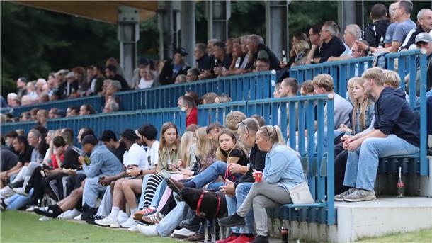 Hesedorf/Nartum gewinnt Samtgemeinde-Derby in Zeven mit 4:1 Knapp 400 Zuschauerinnen und Zuschauer verfolgten das intensive Spiel im Zevener Ahe-Stadion.