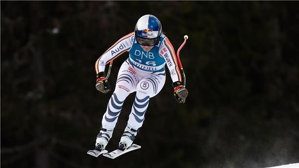 „Mega“: Ski-Hoffnung Aicher bejubelt ersten Weltcup-Sieg Knappe Sache: Emma Aicher lag letztlich 0,03 Sekunden vor der US-Amerikanerin Lauren Macuga.