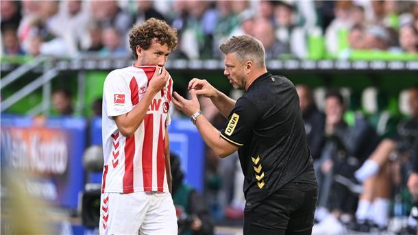 Kölns Trainer Lukas Kwasniok (r) und sein Spieler Luca Waldschmidt.