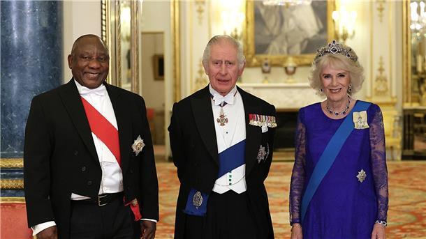 König Charles betont Queen-Verbindung mit Südafrika König Charles und Camilla mit dem südafrikanischen Präsidenten Cyril Ramaphosa im Buckingham Palace.