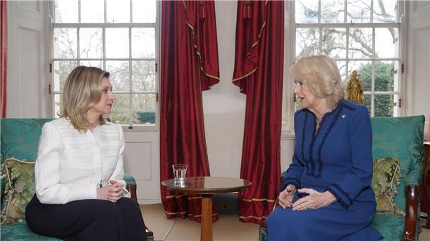 Königin Camilla empfängt Selenskyjs Frau in London Königin Camilla (r) im Gespräch mit Olena Selenska.
