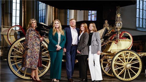 Königin Maxima (l-r), Kronprinzessin Amalia, König Willem-Alexander, Prinzessin Alexia und Prinzessin Ariane  in der Nieuwe Kerk.