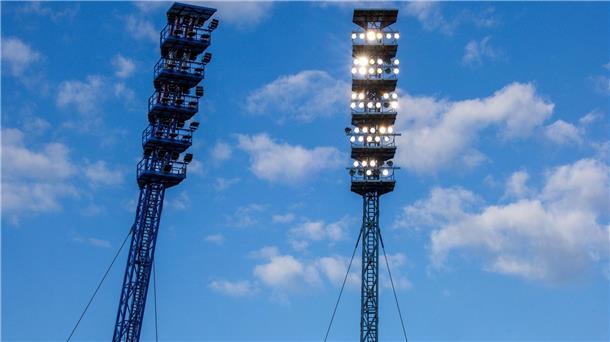 Könnten Feuerwerke auf den alten Flutlichtmasten zur schweren Verletzung eines Jungen geführt haben?
