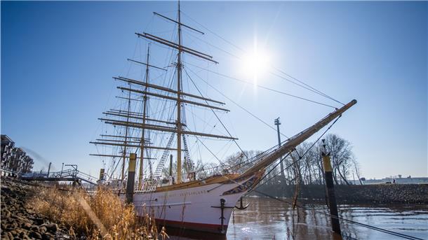 Kommt die „Schulschiff Deutschland“ nach Bremerhaven? Am Sonnabend soll das Ergebnis der Mitgliederbefragung per Briefwahl vorliegen.