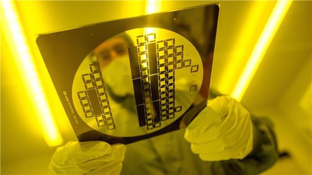 Milliardenprojekt: Chipfabrik bei Magdeburg geplant Kommt es nach den auf Eis gelegten Plänen von Intel doch noch zum Bau einer Chip-Fabrik bei Magdeburg? (Archivbild)
