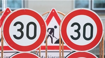 Kabinett beschließt neues Straßenverkehrsgesetz  Kommunen sollen mehr Spielräume in der Verkehrsplanung bekommen. Das sieht ein Gesetzentwurf zur Reform des Straßenverkehrsgesetzes vor.