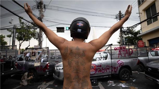 Konfrontation mit der Polizei in Bangkok.