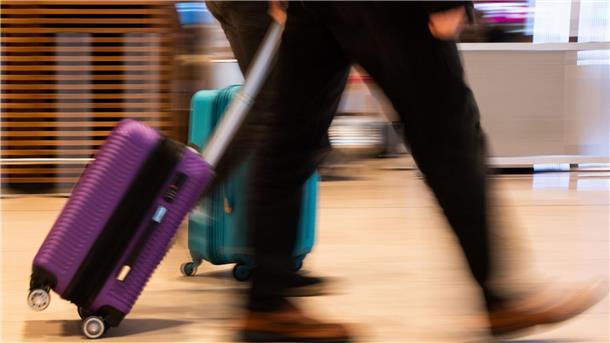 Verbraucherschützer gehen gegen Handgepäck-Gebühr vor Konkret richtet sich die Beschwerde gegen sieben Fluggesellschaften. (Foto Illustration)