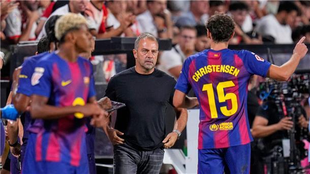 Barça lässt Punkte liegen - Wirbel um VAR-Einsatz Konnte nicht zufrieden sein: Trainer Hansi Flick